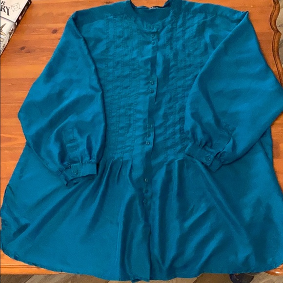 Cute silk top - Picture 2 of 7